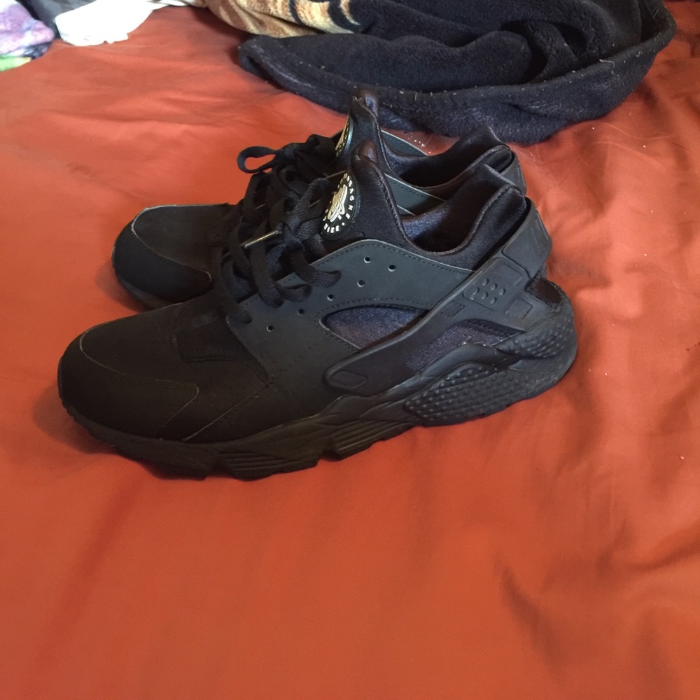 Black huaraches