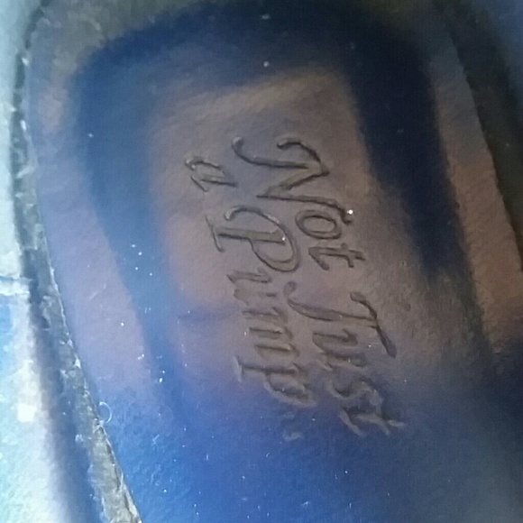 Blue suede pumps. Size 9. - Picture 2 of 4