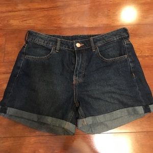 Women's size 6 H&M blue jean shorts.
