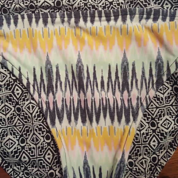 👙 2 Pc. Swimsuit, Reversible Bottoms! - Picture 3 of 6