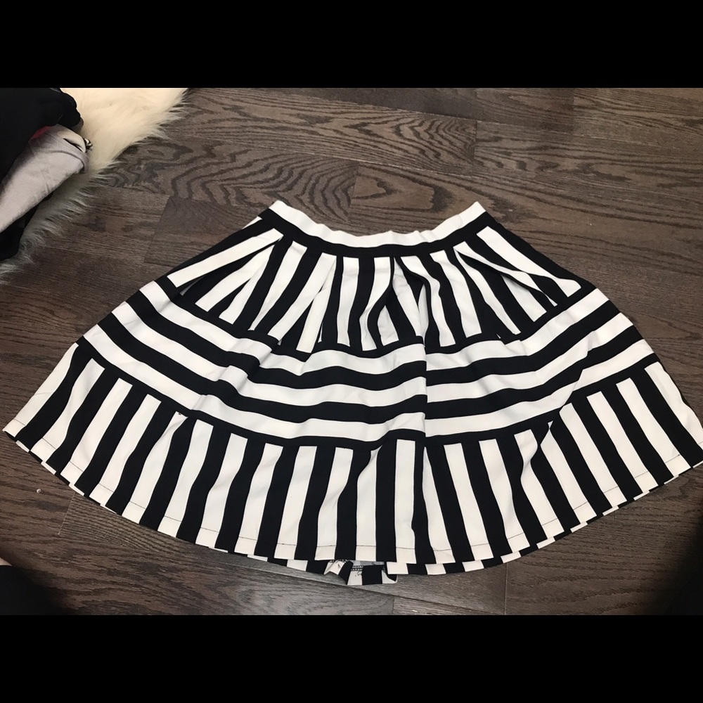 black and white striped skirt NEVER WORN