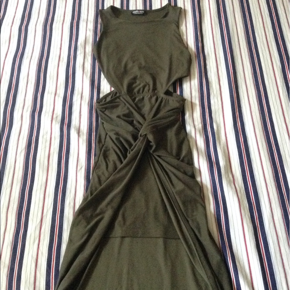 ❗️SOLD❗️Fashion Nova Sleeveless Olive Green Dress - Picture 4 of 5