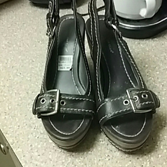 Shoes - Picture 2 of 3