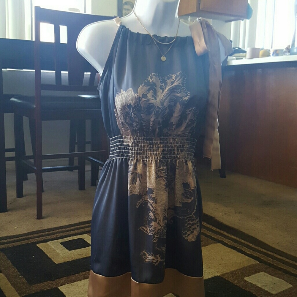 Pretty top that can be worn as a mini dress.