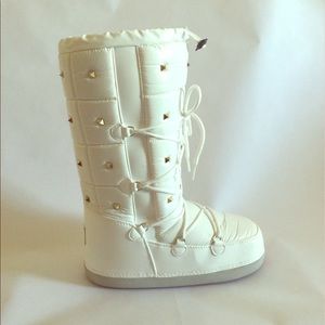 Valentino apres ski snow moon boot rockstud
