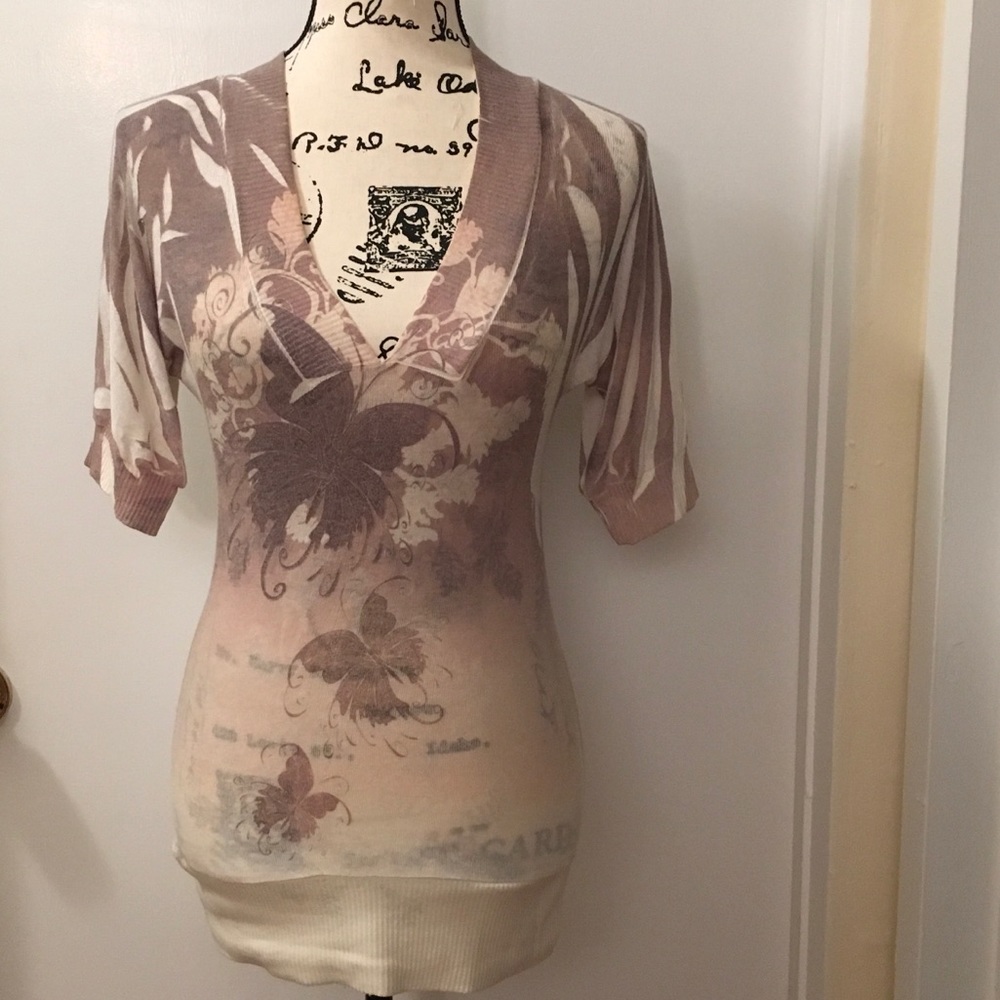 Light weight woven top.