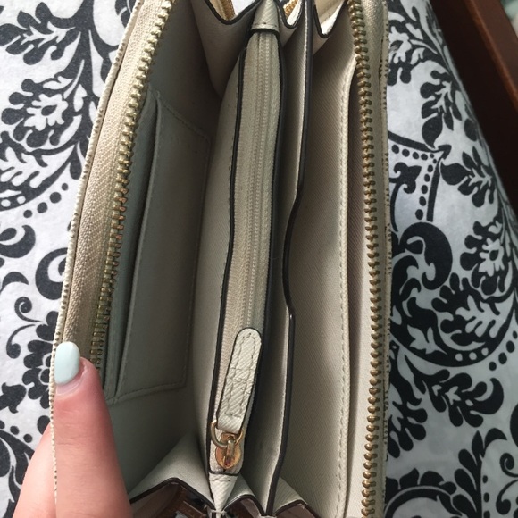 Michael Kors wristlet - Picture 4 of 5