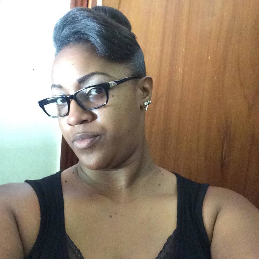 Meet your Posher, Ena