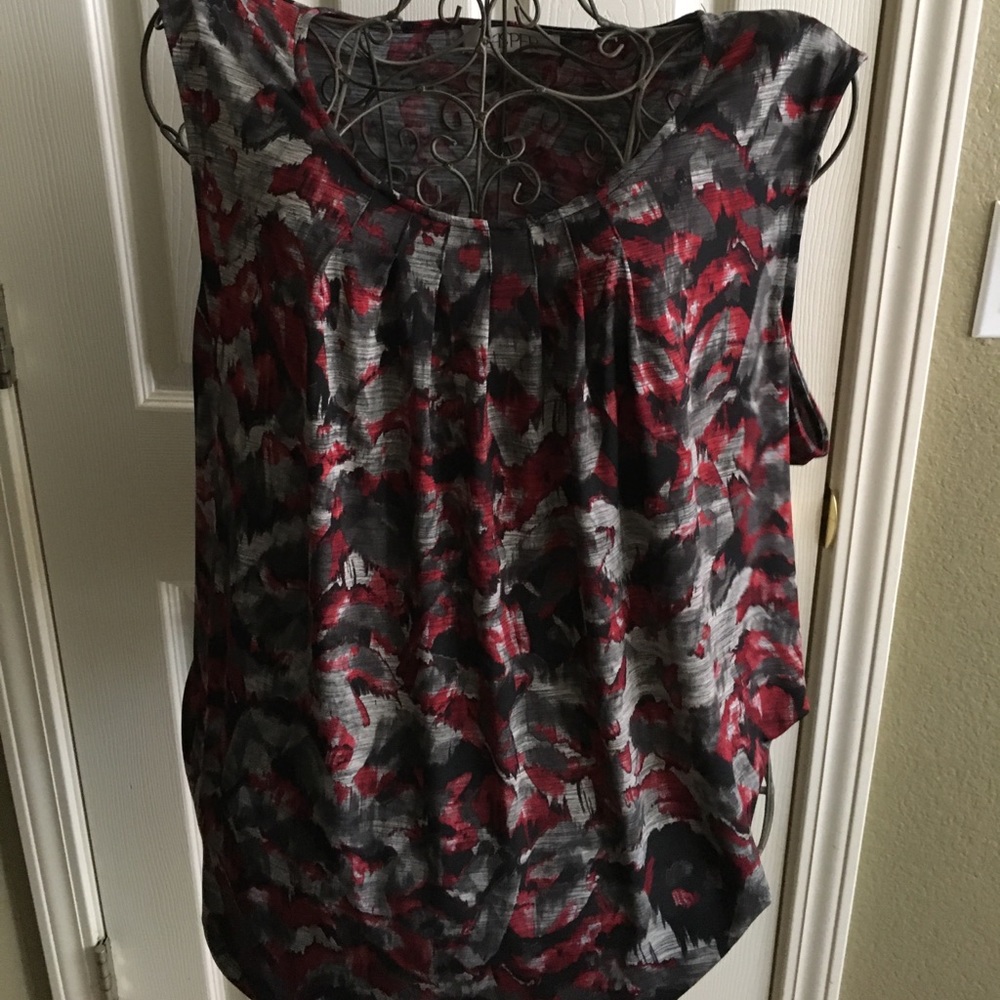 Burgundy, black and gray top. Very lightweight.