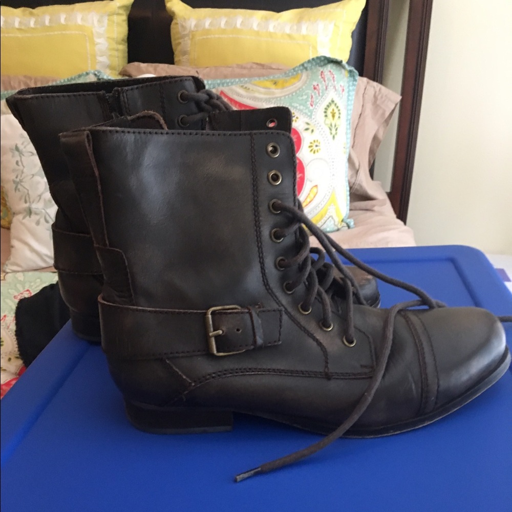 Combat boots