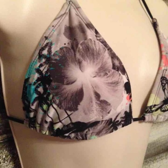 Cute Bikini Set - Picture 2 of 4