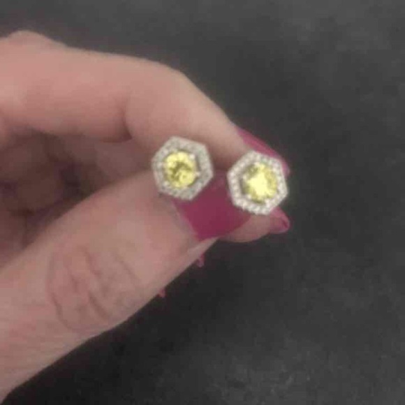 Jewelry - Faux yellow diamond and pave earrings