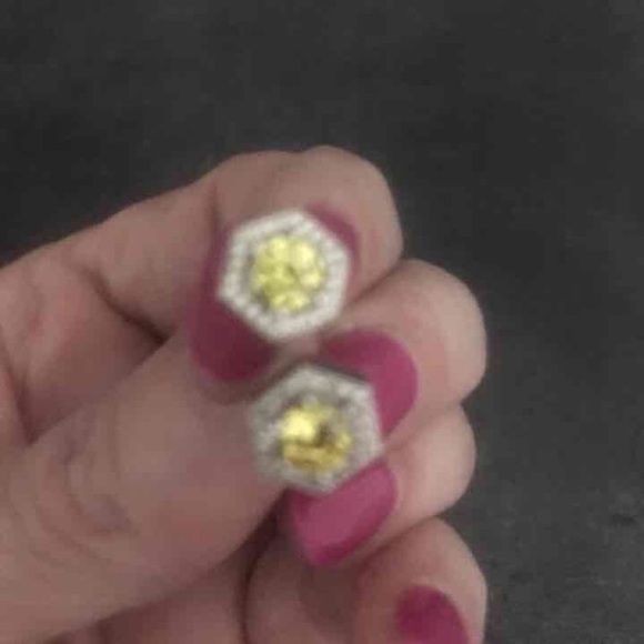 Faux yellow diamond and pave earrings - Picture 3 of 3