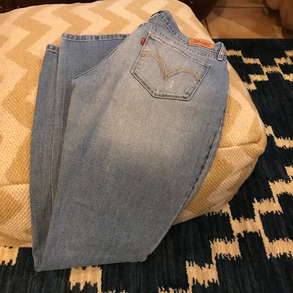 Levis