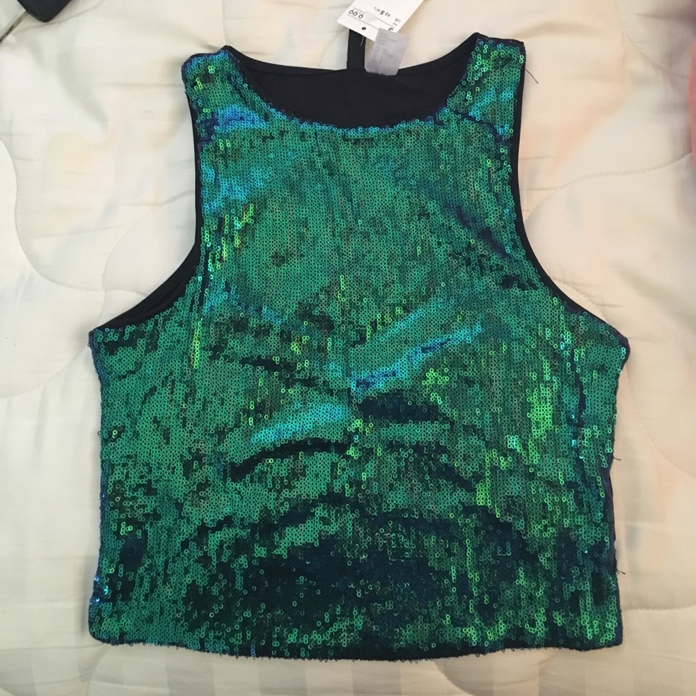 NEW Never worn sequence mid length crop top