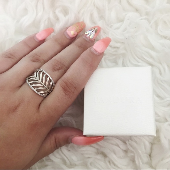 Pandora Tropical Leaf Ring - Picture 3 of 3