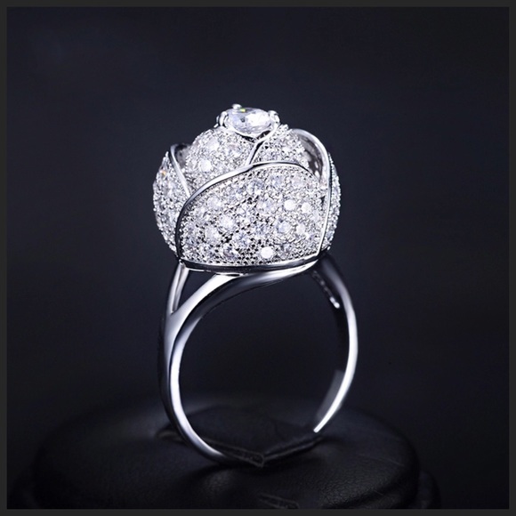 ❄️ Swarovski Crystals Pave Flower Ring S11 - Picture 2 of 4