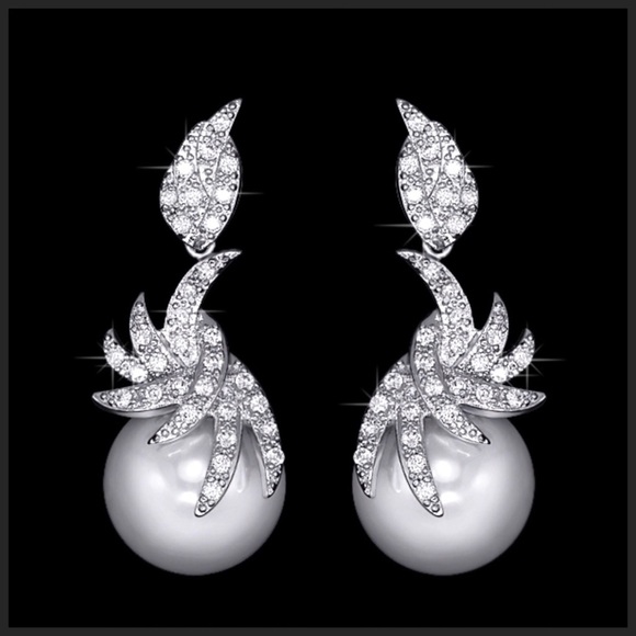 Swarovski Crystals Pearl Earrings - Picture 3 of 4