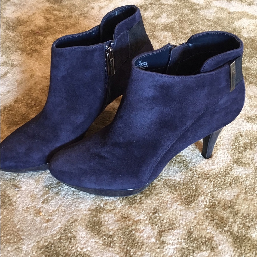 Beautiful Bandolino Ankle Boots