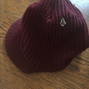 Volcom maroon fitted beanie with visor