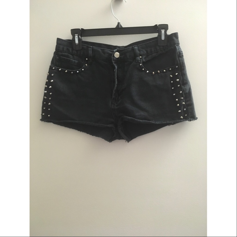 FINAL PRICE Forever 21 Studded Shorts✨