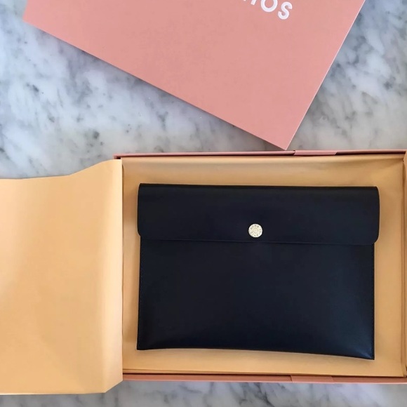 ✖️ SOLD ✖️ Acne Larimar Clutch - Picture 2 of 4