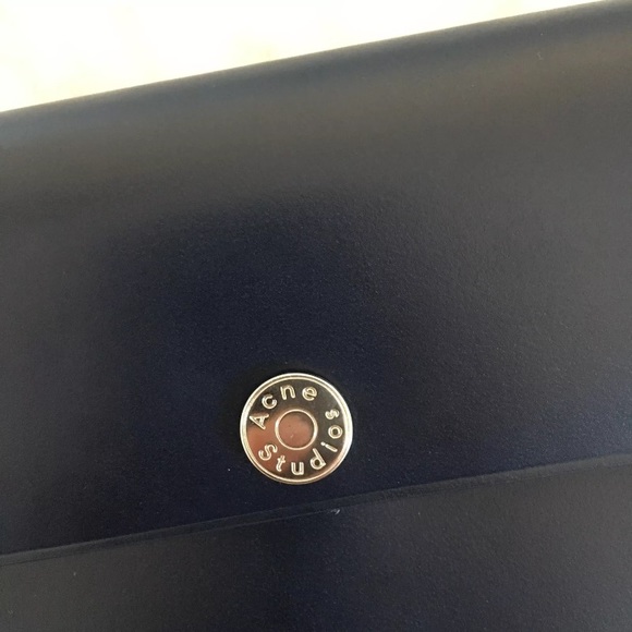 ✖️ SOLD ✖️ Acne Larimar Clutch - Picture 3 of 4