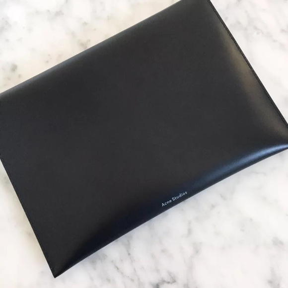 ✖️ SOLD ✖️ Acne Larimar Clutch - Picture 4 of 4