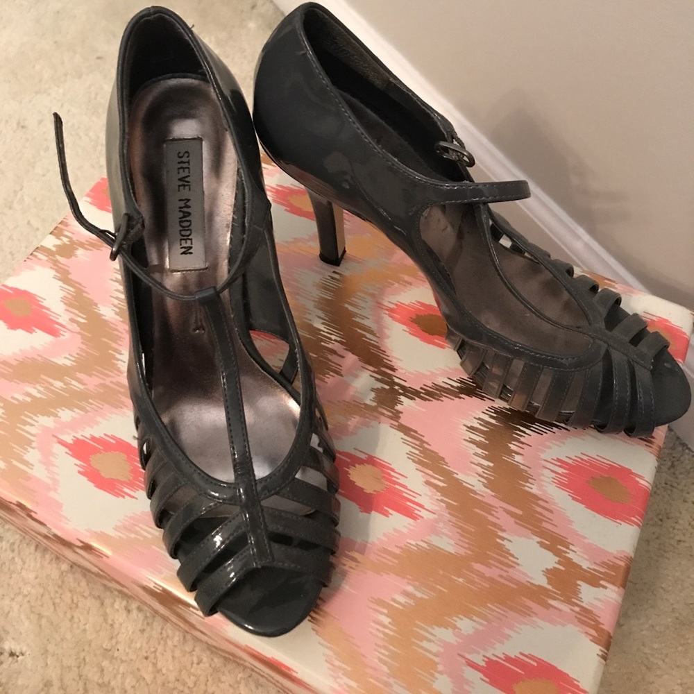 Open toe t-strap gray patent pumps size 7.5