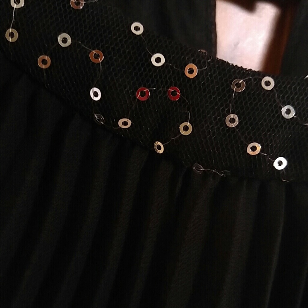 Dress - Picture 3 of 4