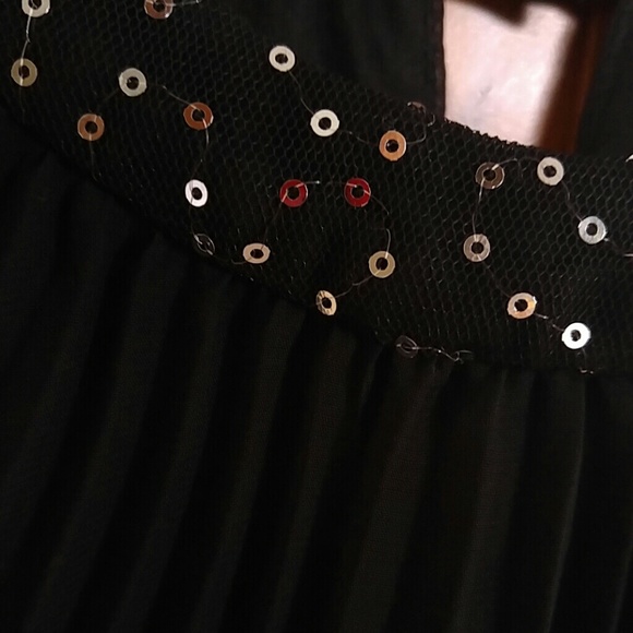 Dress - Picture 3 of 4