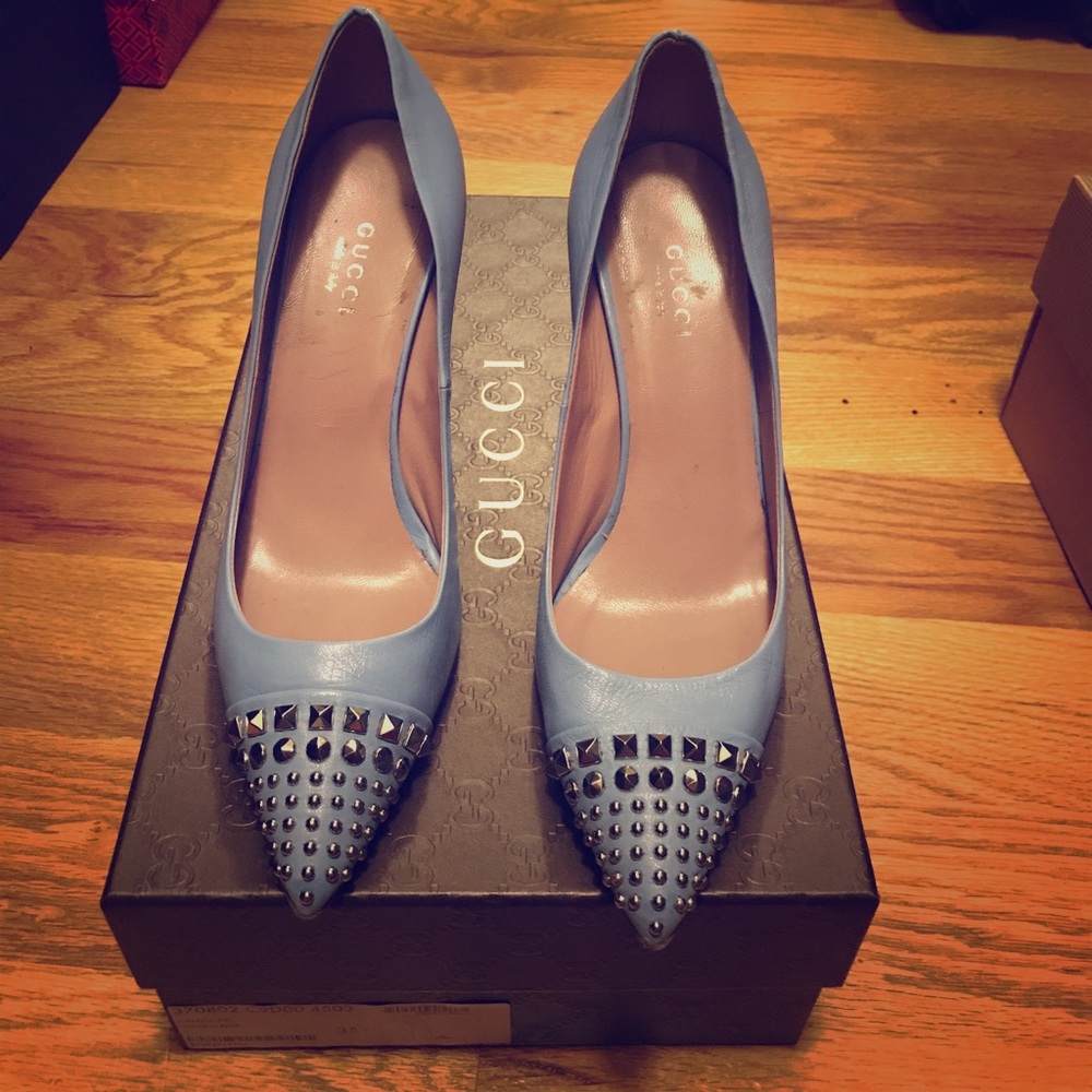 Gucci studded Pump