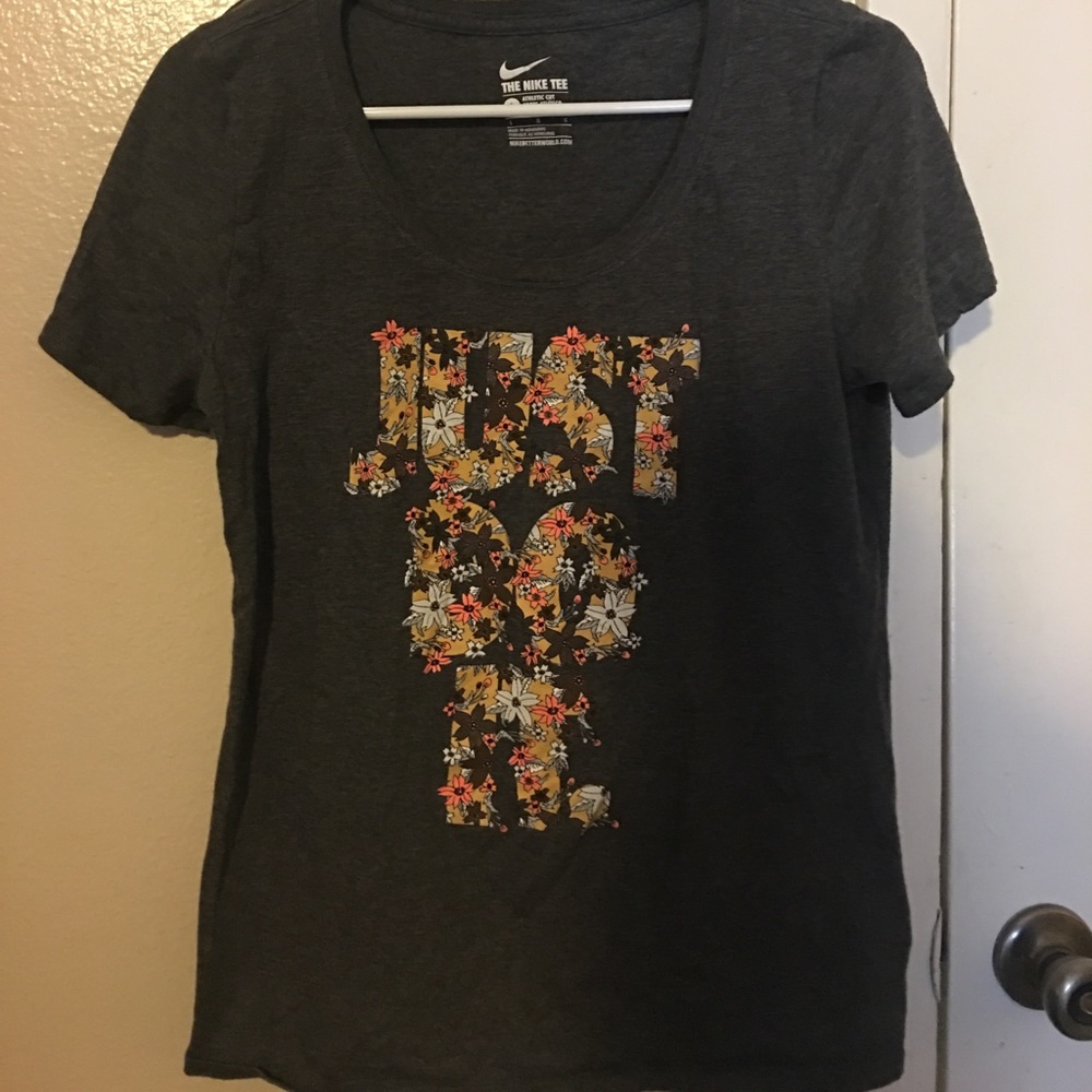 Nike tee ✨