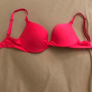 Victoria's Secret 32 c never in dryer hand washed