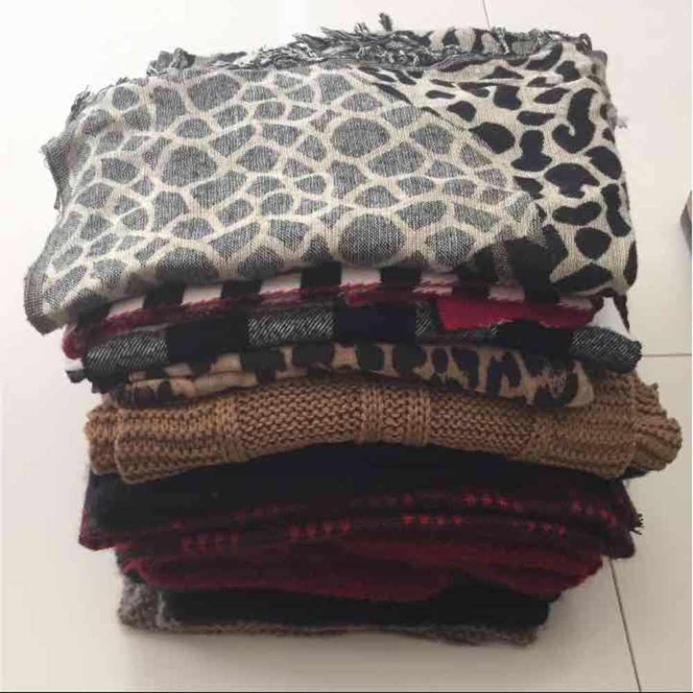 Set of 11 women scarfs