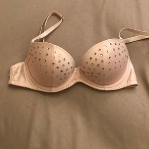 Bought from posher didn't fit beautiful bra