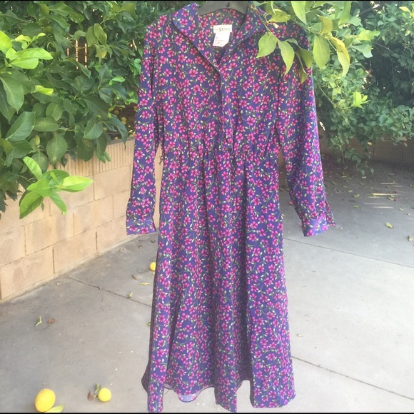 The Tog shop Dresses & Skirts - 💜CLEARANCE💜Floral long sleeve dress. No belt