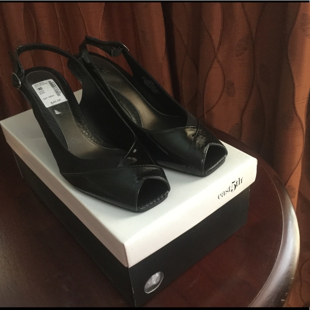 🥾2 for $25 🥾East 5th Chloe black shoes