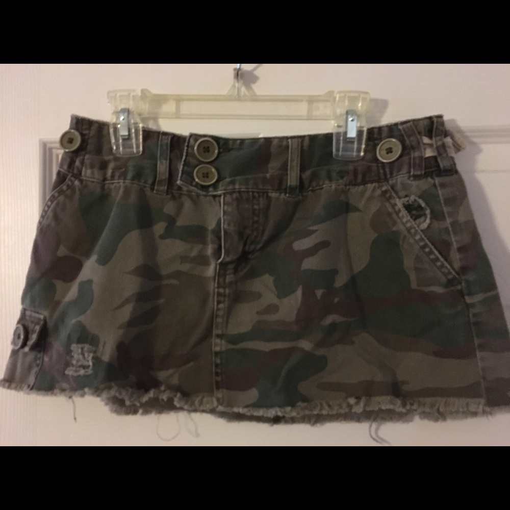 Billabong camo skirt