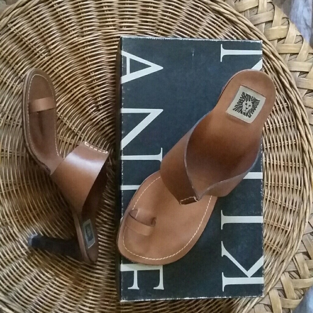 Beautiful leather heeled sandal.