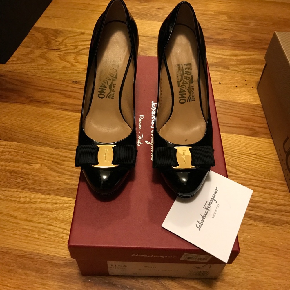 Salvatore ferragamo tina pump