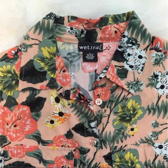 Wet seal button down top size Large - Picture 2 of 2