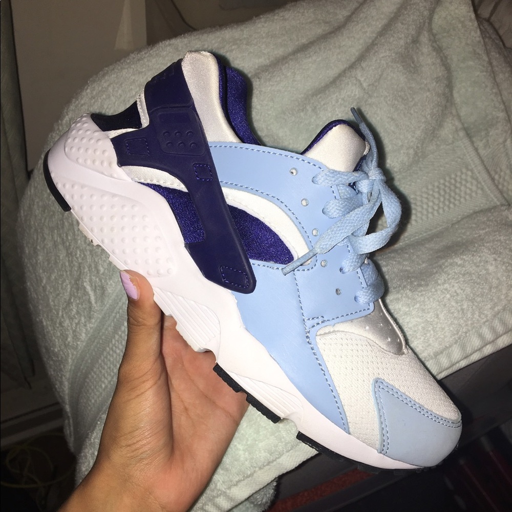 *LIKE NEW HUARACHES*