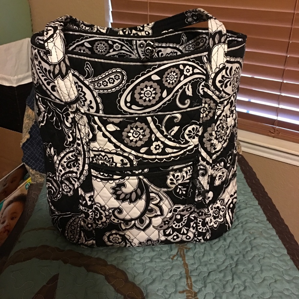 Vera bradley tote, used only twice.