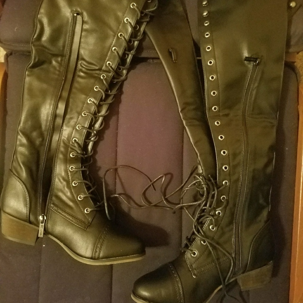 Breckelle boots