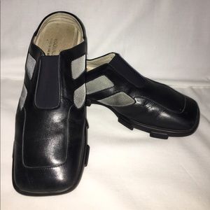 Donald J Pliner women's size 9.5 m slip ons black