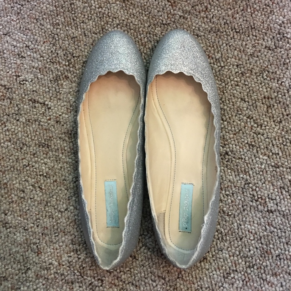 Betsy Johnson silver glitter shoes 11