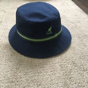 NWT Men's Blue and green kangol hat