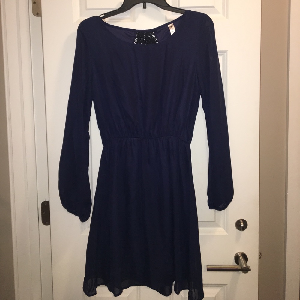 Navy blue long sleeve dress! With open back!