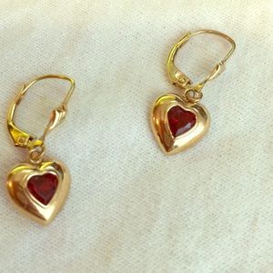 10 KT Garnet heart earrings